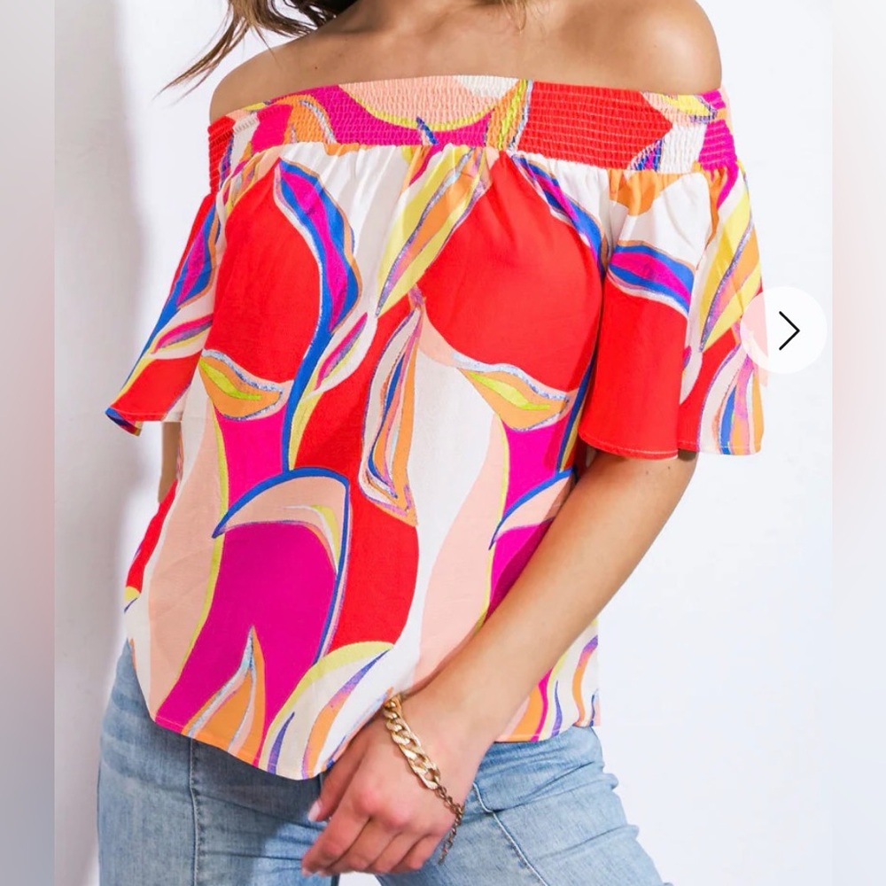 Flying Tomato Off-Shoulder Abstract Print Top in Red, Pink, Blue. Size‎ M